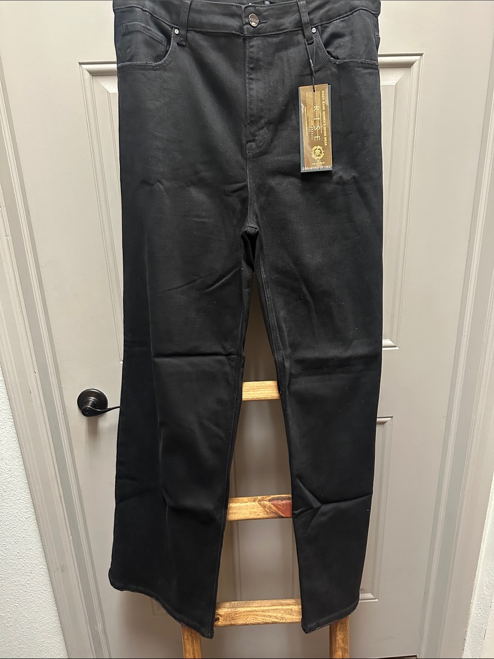 Straight Leg Women’s Jeans in Black